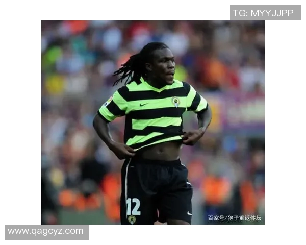 长发扎辫子的足球明星展现独特风格与球场魅力的完美结合 长发扎辫子的足球明星展现独特风格与球场魅力的完美结合