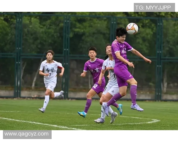 女子足球明星风采展示她们的拼搏精神与优雅魅力的精彩瞬间